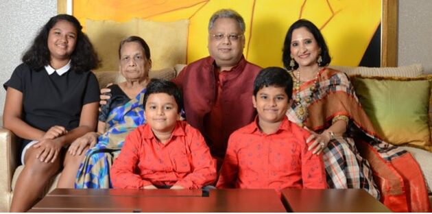 Rajesh Jhunjhunwala family with mother, wife Rekha & Children